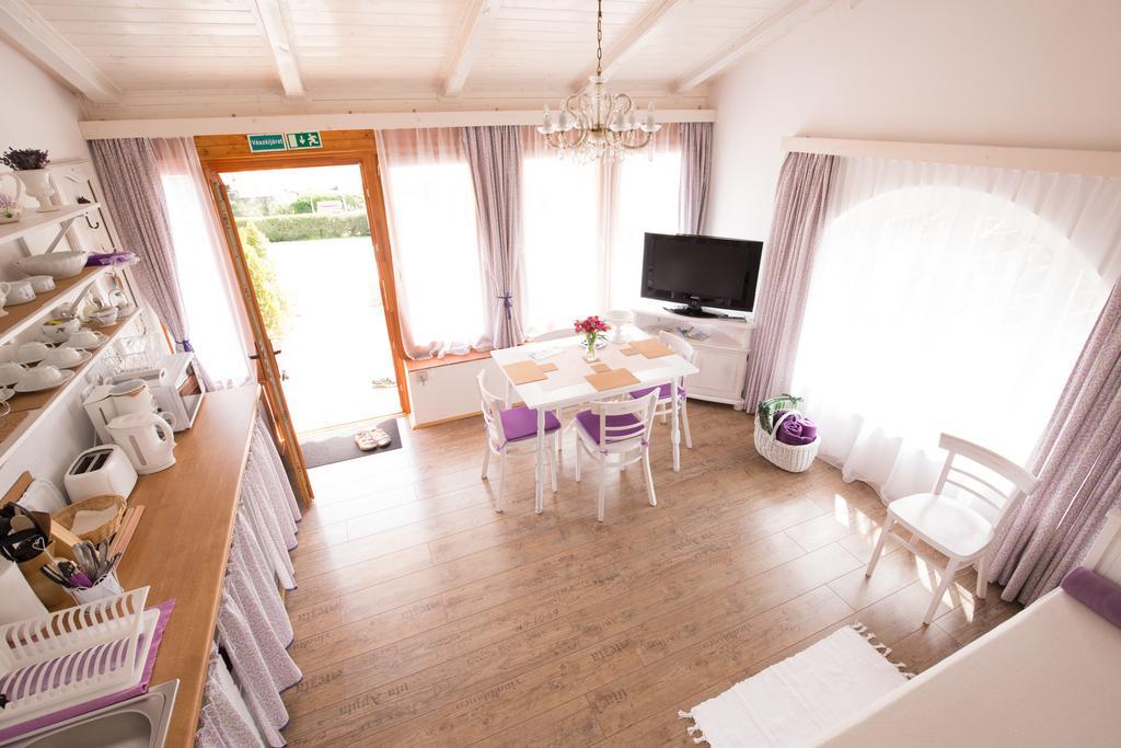 Bacchus Apartman - Borbarlang, Badacsony Badacsonytomaj Exterior foto