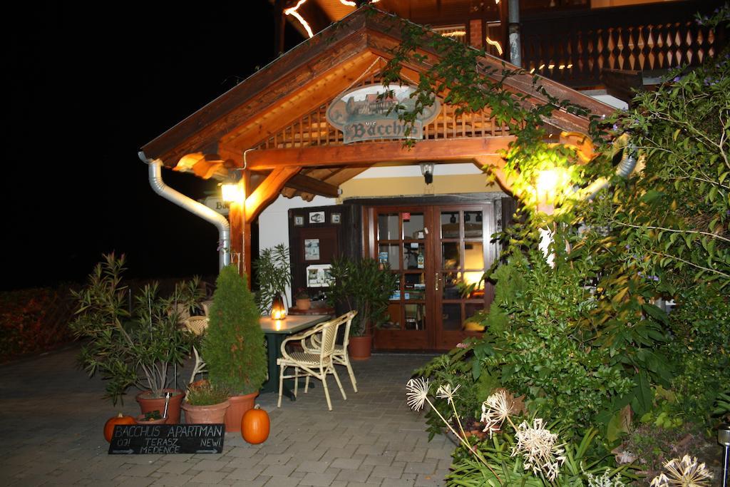 Bacchus Apartman - Borbarlang, Badacsony Badacsonytomaj Exterior foto
