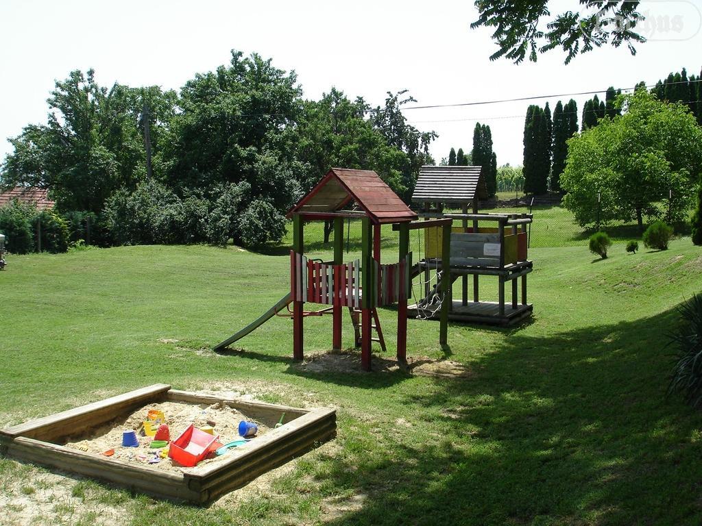 Bacchus Apartman - Borbarlang, Badacsony Badacsonytomaj Exterior foto